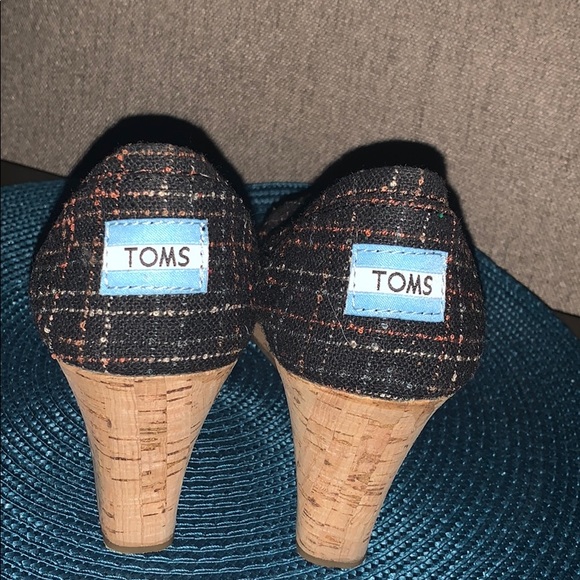 Toms Emma Wedge Black Pumps Peep Toe Cork Heels 8 - Picture 2 of 6
